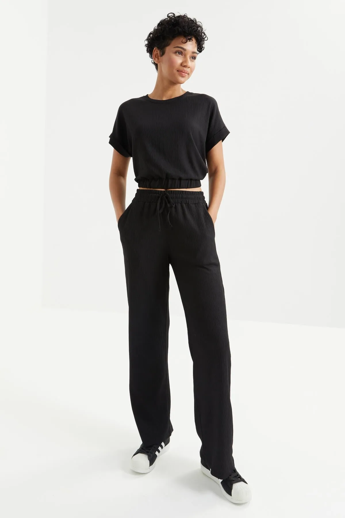 basic o yaka beli lastikli bürümcük kumaş kadin crop top t-shirt - 97227