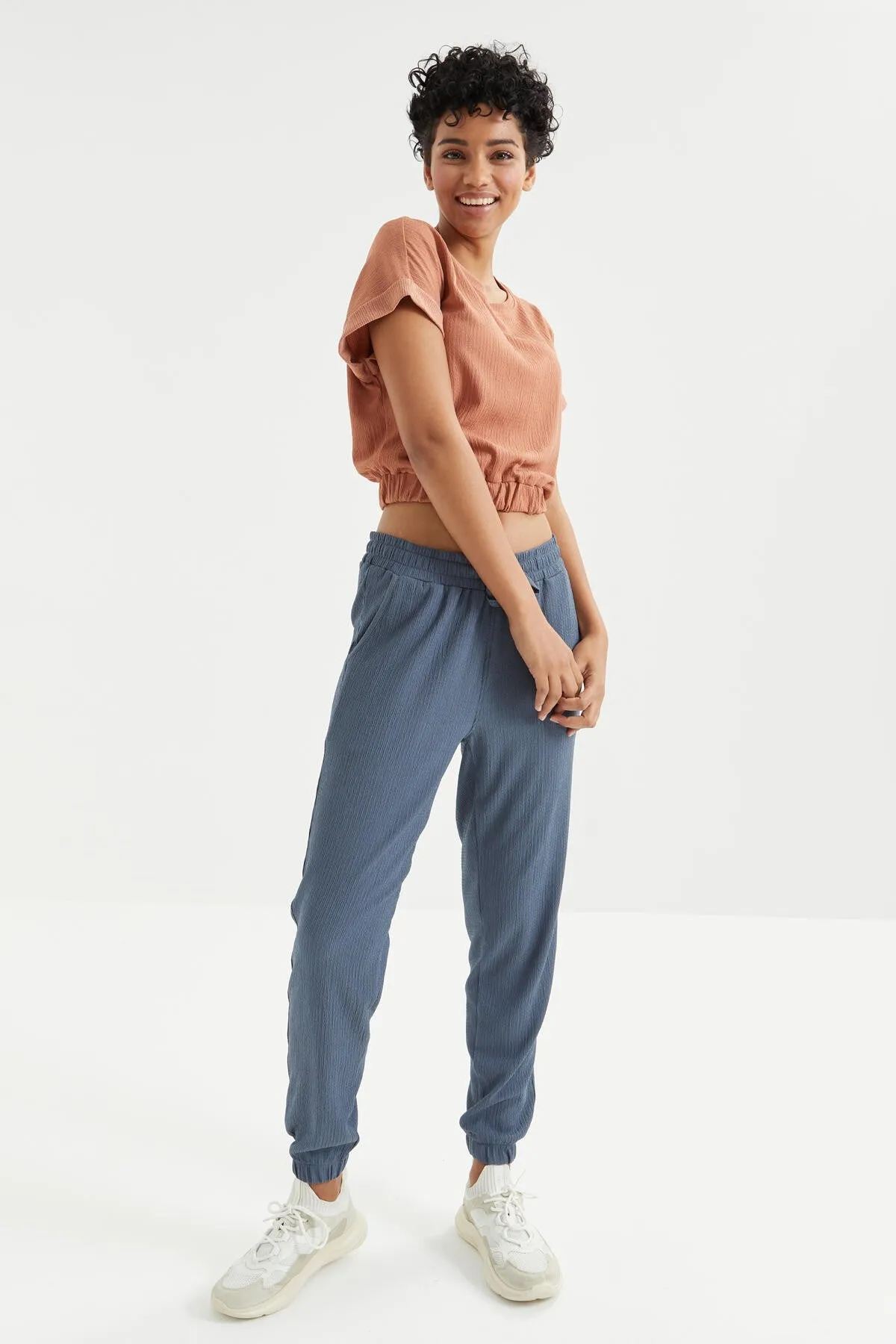 basic o yaka beli lastikli bürümcük kumaş kadin crop top t-shirt - 97227