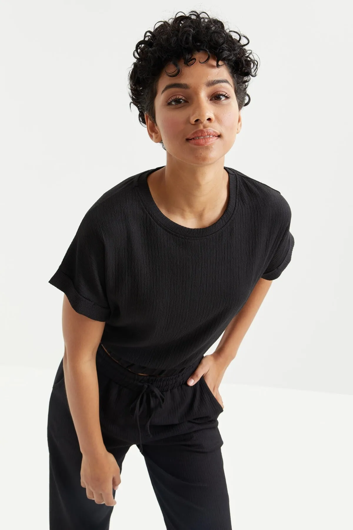 basic o yaka beli lastikli bürümcük kumaş kadin crop top t-shirt - 97227