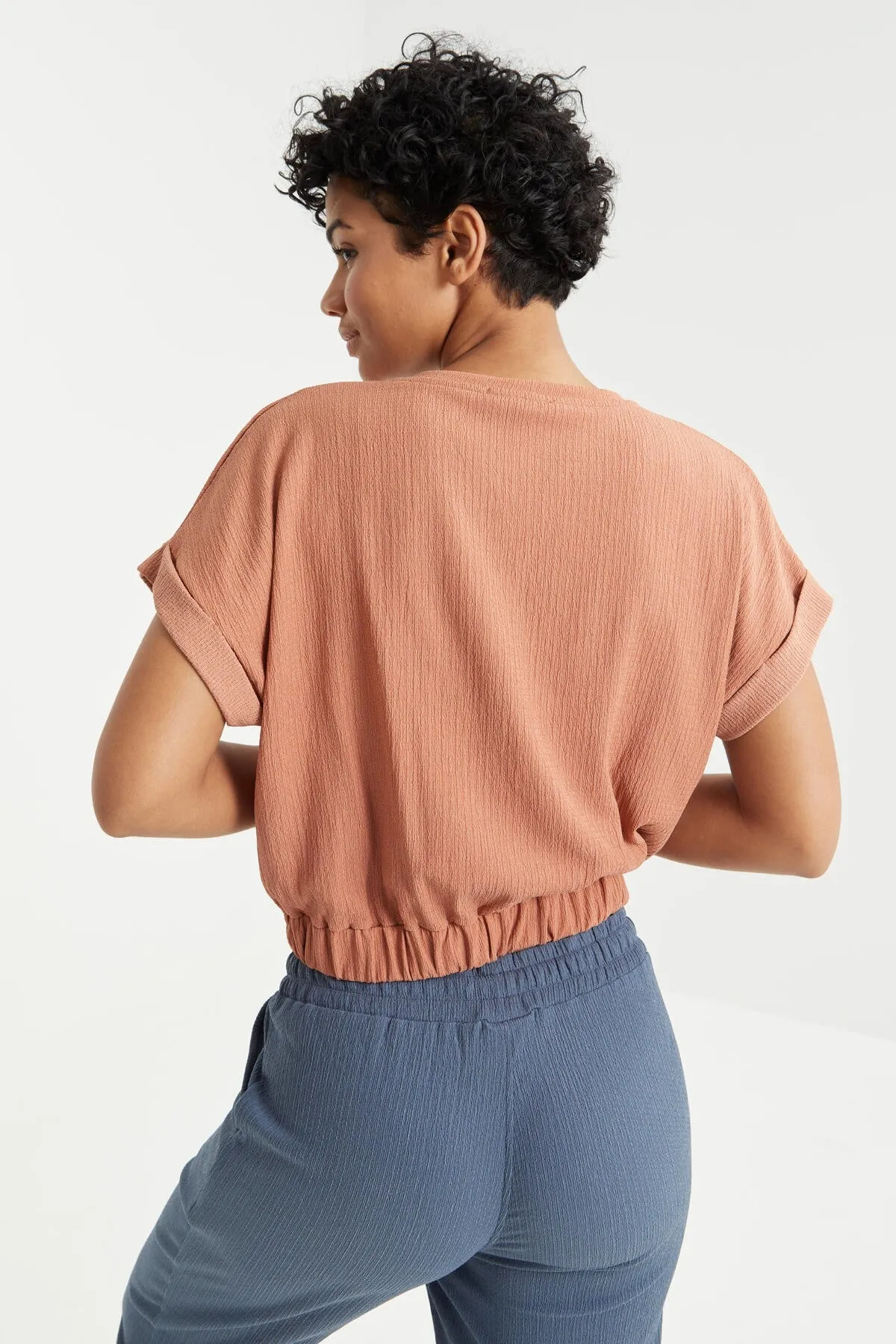 basic o yaka beli lastikli bürümcük kumaş kadin crop top t-shirt - 97227