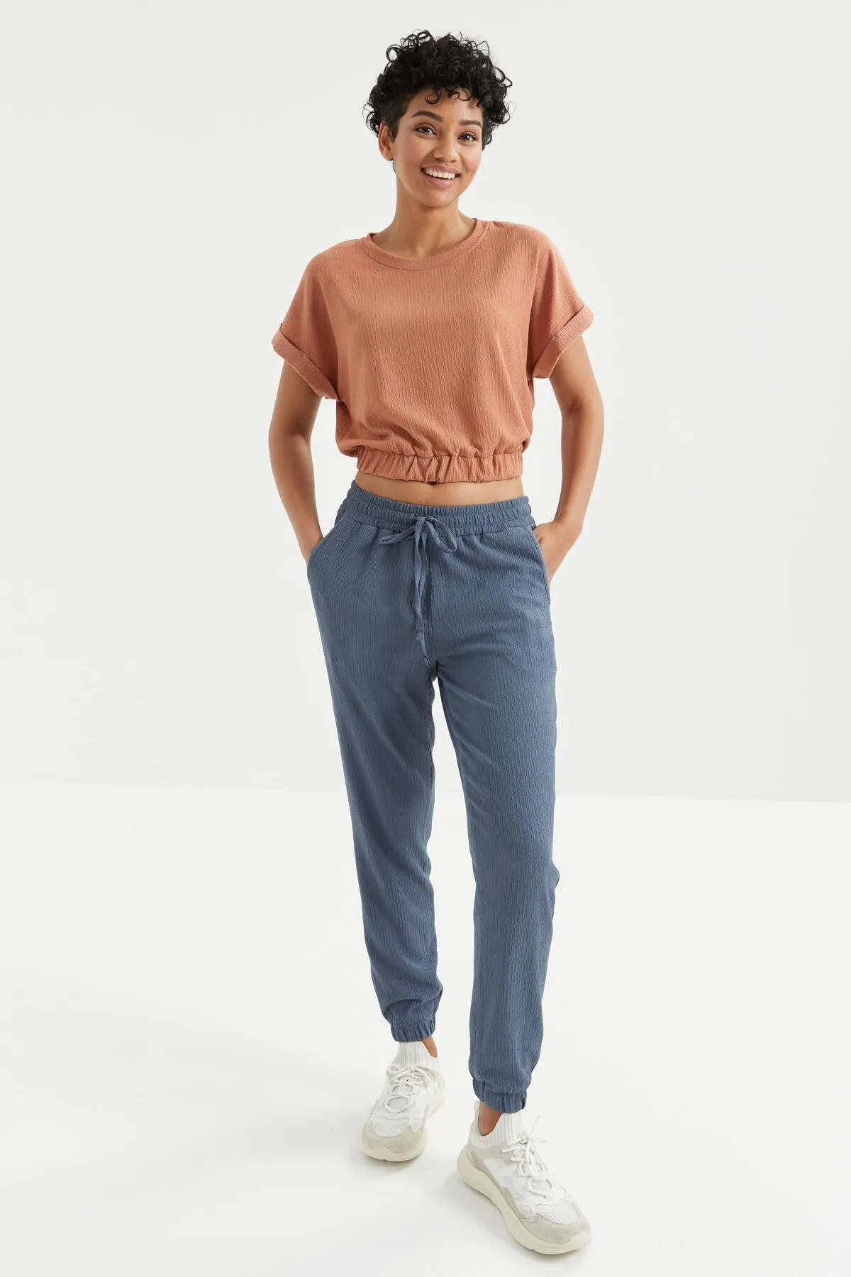 basic o yaka beli lastikli bürümcük kumaş kadin crop top t-shirt - 97227